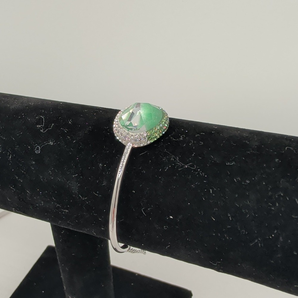 Swarovski Swan Signed Green Crystal Silver Tone Rhodium Plated‎ Bangle Bracelet - Picture 3 of 14